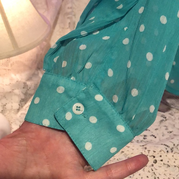 Ladies green and white polka dot cold shoulder 1X - Picture 4 of 9